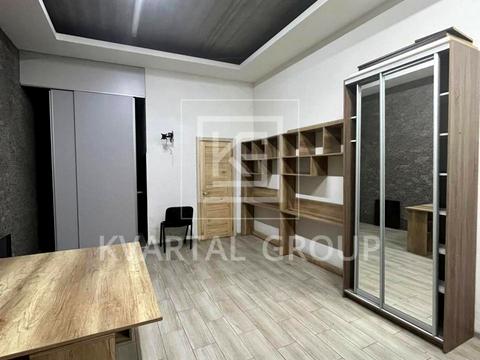 комерційна за адресою Університетська вул., 2Л