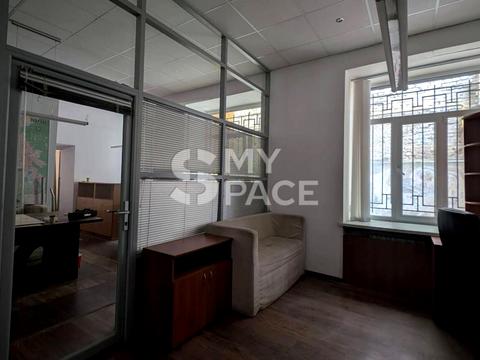 коммерческая по адресу Антоновича, 24