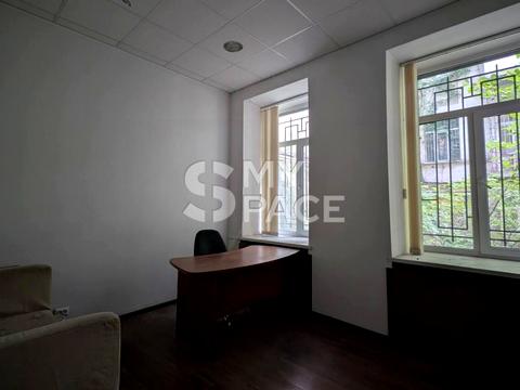 коммерческая по адресу Антоновича, 24