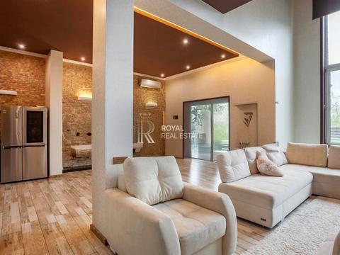 будинок за адресою с. Нові Безрадичі, Садова, 1