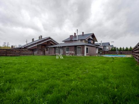 будинок за адресою с. Нові Безрадичі, Садова, 1