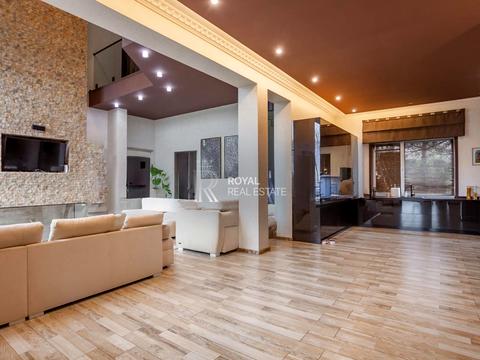 будинок за адресою с. Нові Безрадичі, Садова, 1