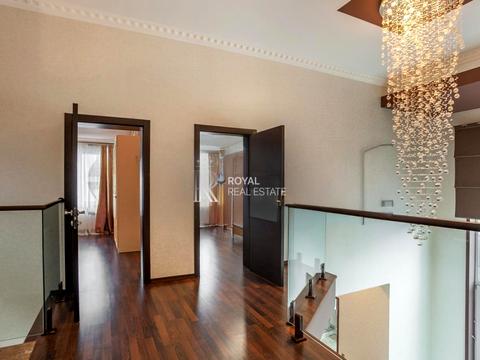 будинок за адресою с. Нові Безрадичі, Садова, 1