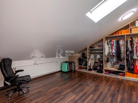 будинок за адресою с. Нові Безрадичі, Садова, 1