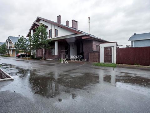 будинок за адресою с. Нові Безрадичі, Садова, 1