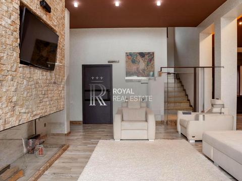 будинок за адресою с. Нові Безрадичі, Садова, 1