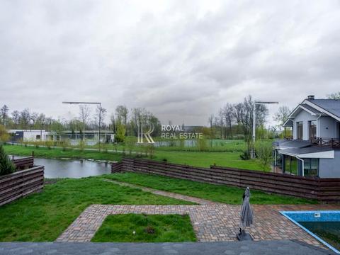 будинок за адресою с. Нові Безрадичі, Садова, 1