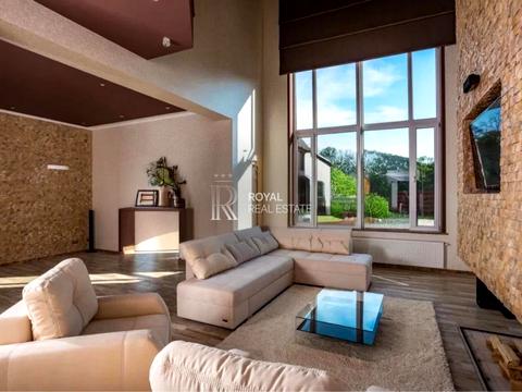 будинок за адресою с. Нові Безрадичі, Садова, 1