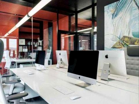 комерційна за адресою Дніпровська набережна вул., 14