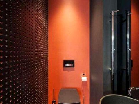 комерційна за адресою Дніпровська набережна вул., 14