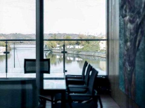 комерційна за адресою Дніпровська набережна вул., 14