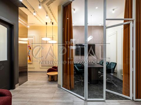 комерційна за адресою Антоновича вул. (Горького), 9