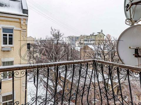 комерційна за адресою Антоновича вул. (Горького), 9