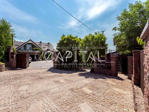 будинок за адресою Миколи Миклухи-Маклая вул. (Дежнєва), 1