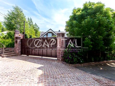 будинок за адресою Миколи Миклухи-Маклая вул. (Дежнєва), 1