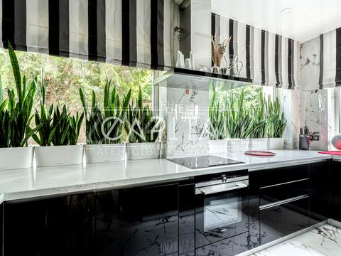 будинок за адресою Миколи Миклухи-Маклая вул. (Дежнєва), 1