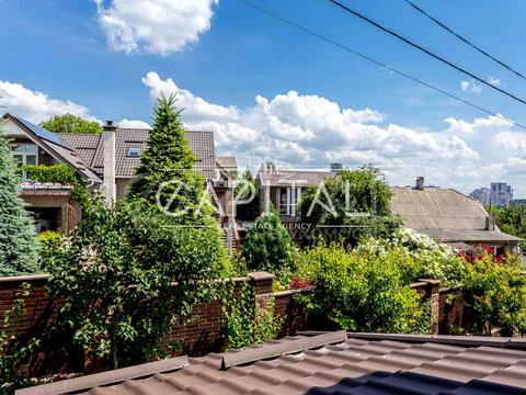 будинок за адресою Миколи Миклухи-Маклая вул. (Дежнєва), 1