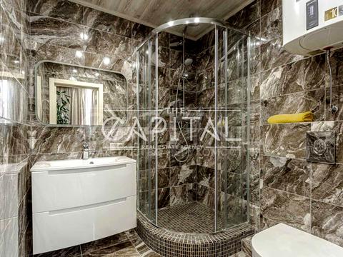 будинок за адресою Миколи Миклухи-Маклая вул. (Дежнєва), 1