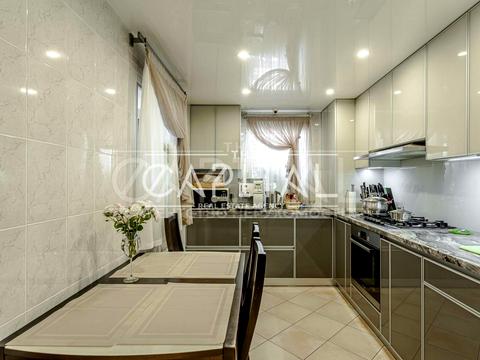 будинок за адресою Миколи Миклухи-Маклая вул. (Дежнєва), 1