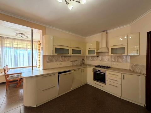 будинок за адресою Івасюка, 28