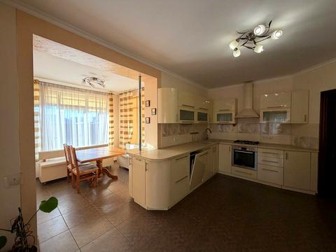 будинок за адресою Івасюка, 28