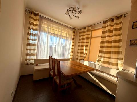 будинок за адресою Івасюка, 28