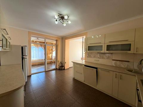 будинок за адресою Івасюка, 28