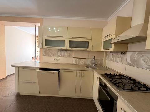 будинок за адресою Івасюка, 28