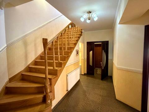 будинок за адресою Івасюка, 28