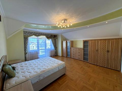 будинок за адресою Івасюка, 28