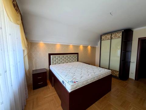 будинок за адресою Івасюка, 28