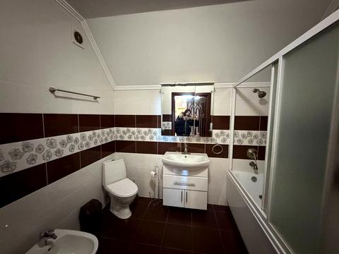 будинок за адресою Івасюка, 28