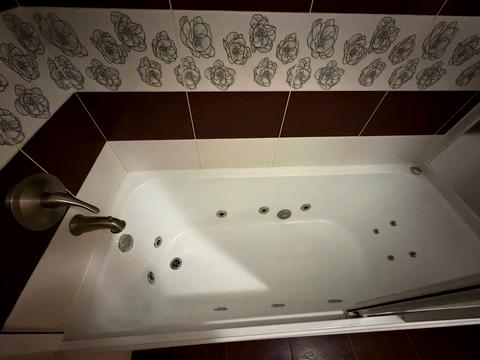 будинок за адресою Івасюка, 28