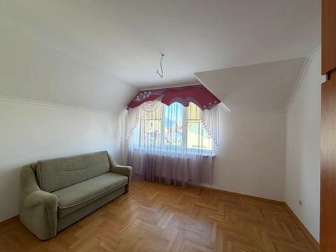 будинок за адресою Івасюка, 28