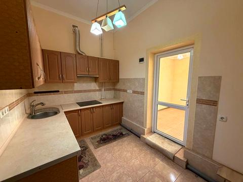 будинок за адресою Івасюка, 28