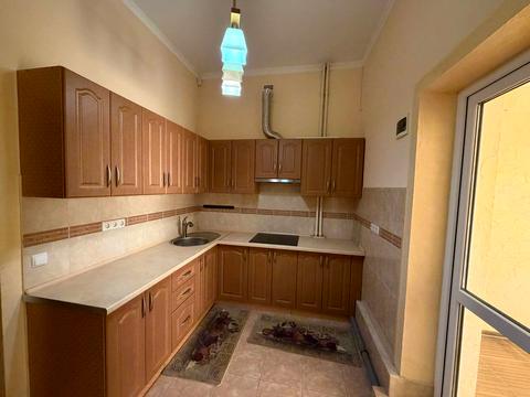 будинок за адресою Івасюка, 28