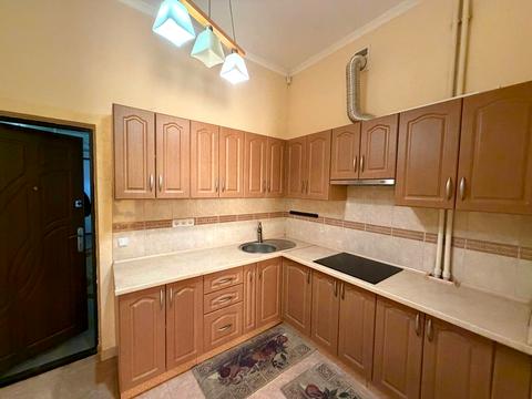 будинок за адресою Івасюка, 28