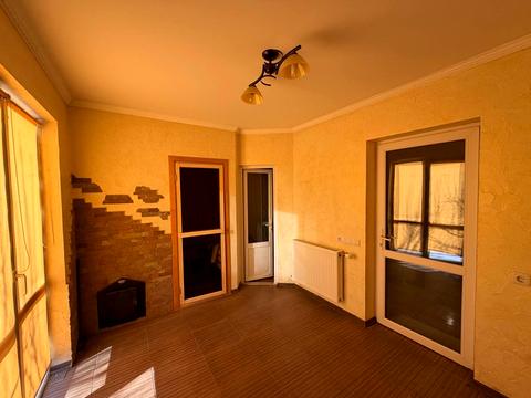 будинок за адресою Івасюка, 28