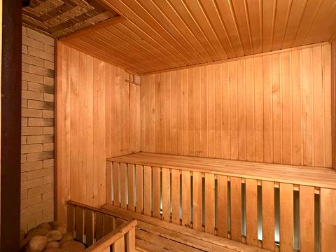 будинок за адресою Івасюка, 28