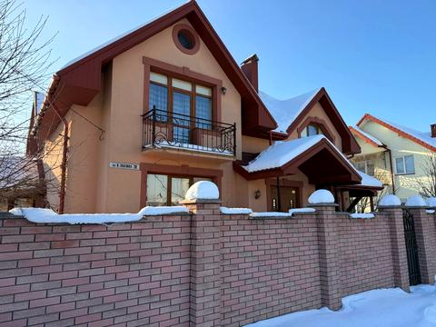 будинок за адресою Івасюка, 28