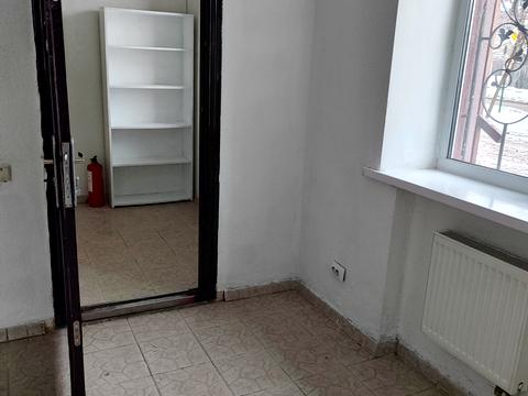 комерційна за адресою Вериківського вул., 23