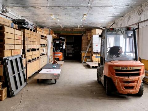 комерційна за адресою Київ, Радистів вул., 64