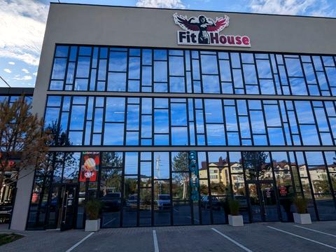 комерційна за адресою Пасхальна вул., 9