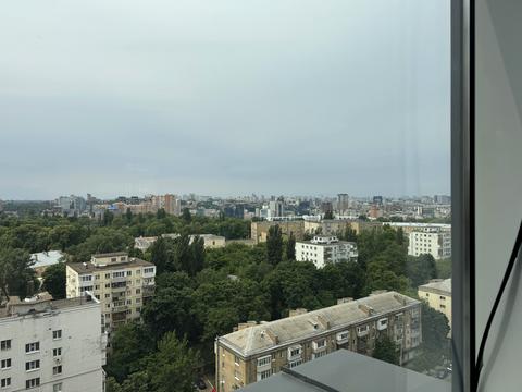 комерційна за адресою Лесі Українки бульв., 7-Б