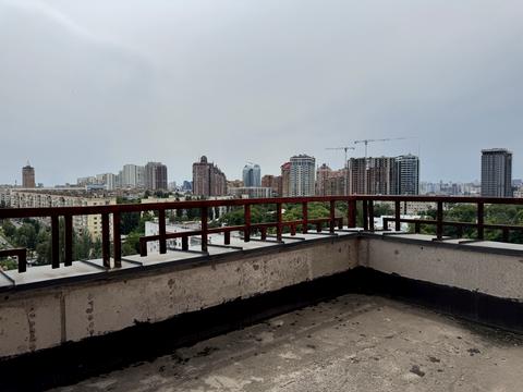 комерційна за адресою Лесі Українки бульв., 7-Б