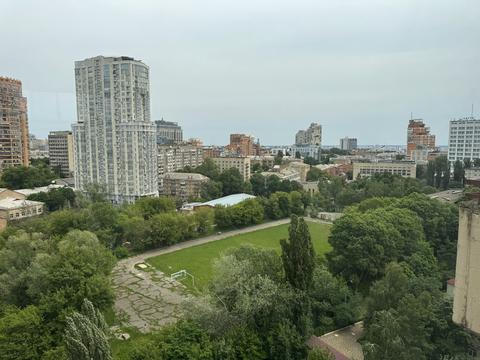 комерційна за адресою Лесі Українки бульв., 7-Б