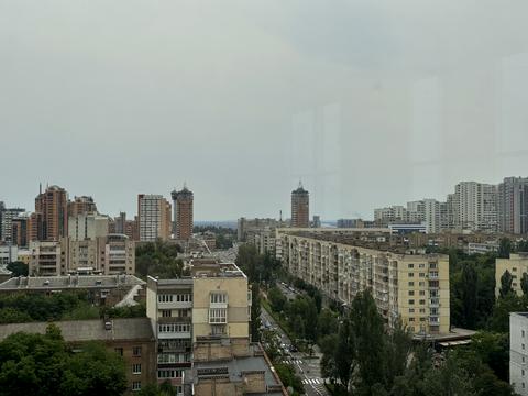 комерційна за адресою Лесі Українки бульв., 7-Б