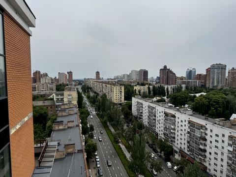 комерційна за адресою Лесі Українки бульв., 7-Б