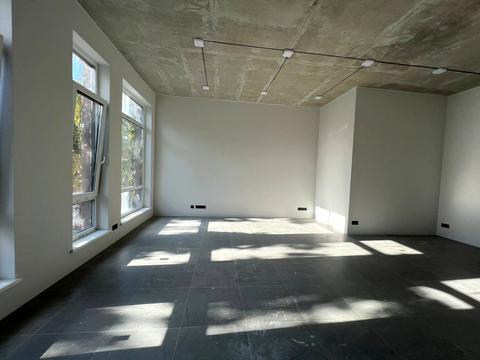 комерційна за адресою Садова вул., 8