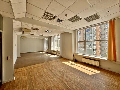 комерційна за адресою Раїси Окіпної вул., 8